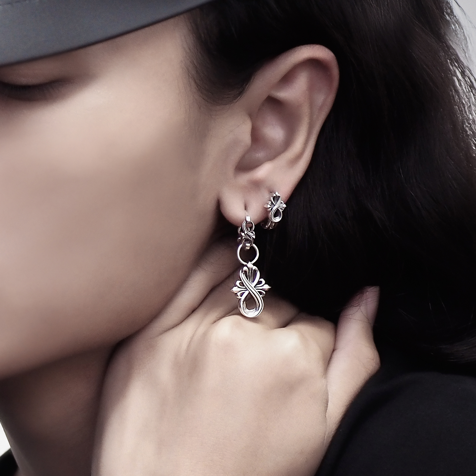The Amaranthine Chain Huggie Earring